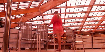 Swimming babe clip with emotional chick from Underwater Show