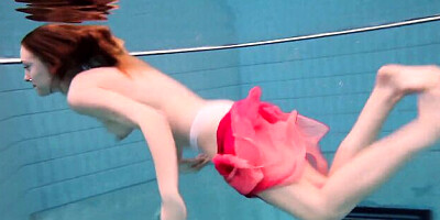 Swimming babe clip with emotional chick from Underwater Show