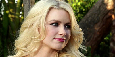 Ela Darling blows her man and sits on his stiff cock