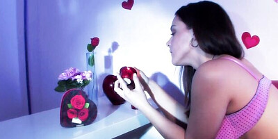 Watch easy-on-the-eyes Natasha Nice's smut