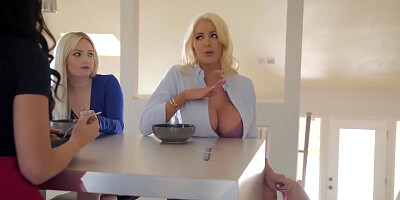 Has Fun With Stepmom Lesbian Sex - Ariana Marie