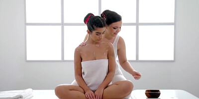 Hot Masseuse Thrills Cute Asian With Sofia Rae