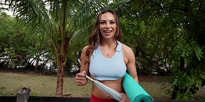 Bang Bus - Essies Ass Makes It Snow On The Bus / 20.3.2024