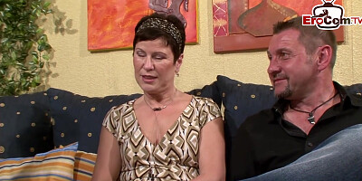 Old German wife does an amateur threesome casting