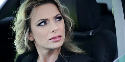 Inveigling Shalina Devine at blonde scene