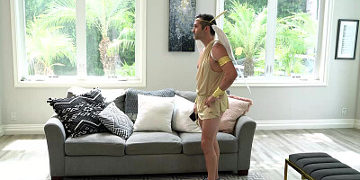 Kimora Quin take care of her needs herself