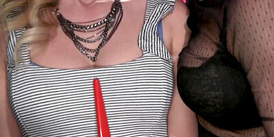 Brunette lezdom anal fucks blonde