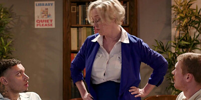 Lexi wants to expereince 3SOME