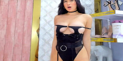 Gorgeous Babe Masturbates Her Pussy