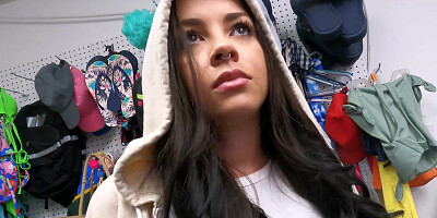 Bella Luna shows she know how to please a man