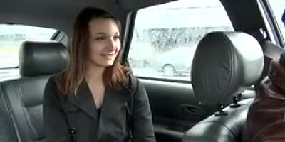 Draguee en terrasse baisee brutalement dans les bois