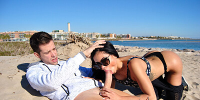 Alberto Blanco and Canela Skin are fucking on the beach