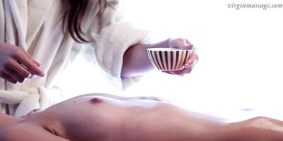 Watch junoesque nymphet's clip