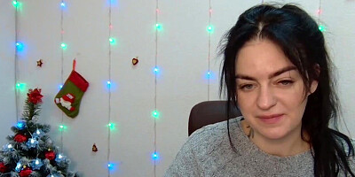 Brunette amateur babe in sweater