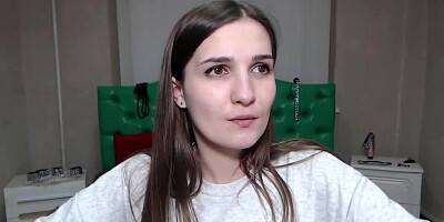 Cute amateur babe solo masturbates on webcam