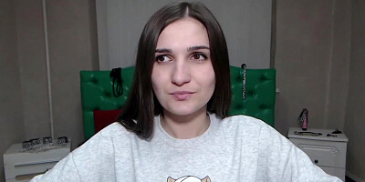 Cute amateur babe solo masturbates on webcam