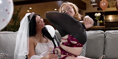 Hot lesbian sex with bestfriends Holly and Emma