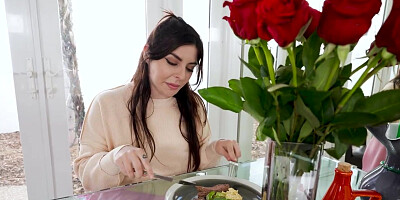 Alex eat out Keira's pussy on their Valentine date