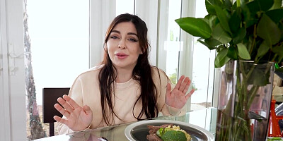 Alex eat out Keira's pussy on their Valentine date