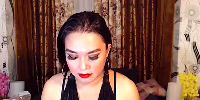 Brunette amateur in black on webcam