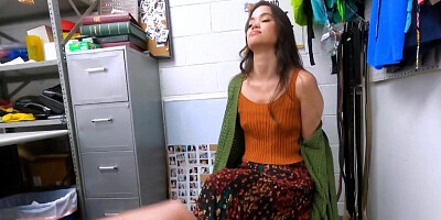Backroom quickie with Asian cougar