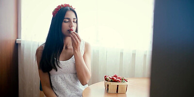 Sexy Russian MILF posed totally naked