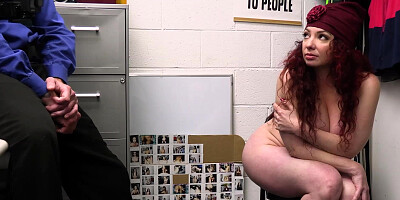 Officer helps Kiki Daire relieve her stress