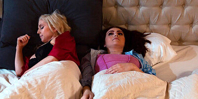 Christie gets so aroused from Freya's masturbation