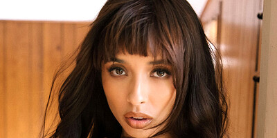 Gorgeous latina MILF model Steph exposed