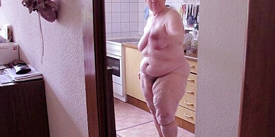 OMAGEIL Big fatty boobs in a big chair