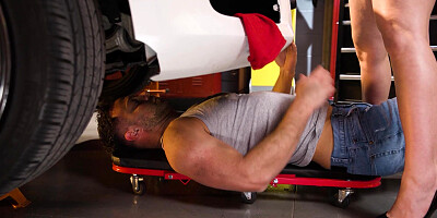 Dirty mechanic fucked big ass blonde