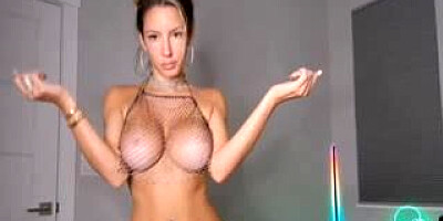 Brunette Chick Fingering Her Pussy And Rubs Her Clit