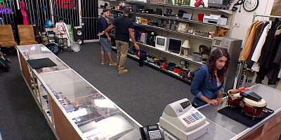 Cute pawnshop babe deepthroating owner be4 pussynailing