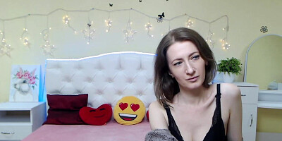 Babe stips off and flashes bra on private webcam show