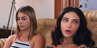 Petite lesbian babe scissoirng and facesitting her GF