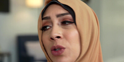 Social media expert helps Arab woman taking sexy photos and videos