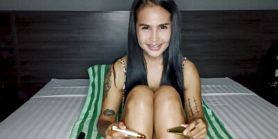 Big booty Thai teen posed totally naked