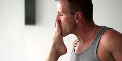 Kinky babe tugs cum on ass