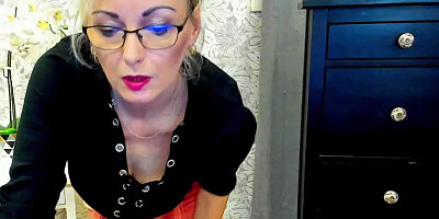 German MILF flashing cleavage