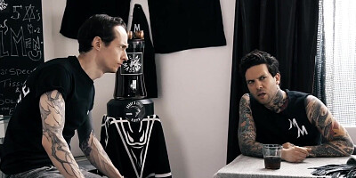 Goth babe gets titties jizzed