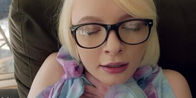 Nerdy blonde Teen likes it rough - Trueamateur