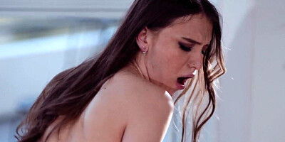 Pretty amateur teen gets eaten out