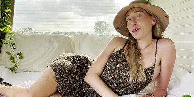 Ersties - Zoe Has Sexy Fun in a Public Park