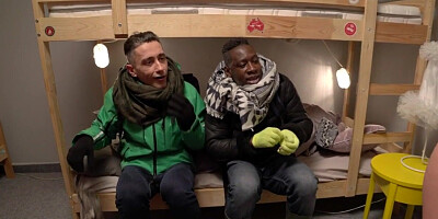 Real amateur backpacker spitroasted on hostel