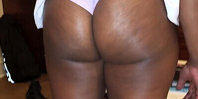 SLIM THICK BUBBLE BOOTY TWERK & TEASE TURNS INTO BACKSHOTS! FULL VIDS ON OF!