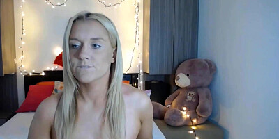 Sultry blonde babe squirts on cam