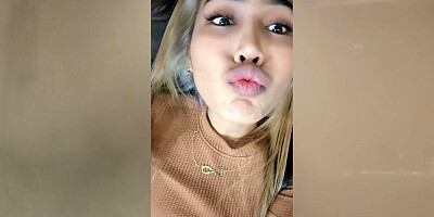 Cute Asian babe posed for her viewers