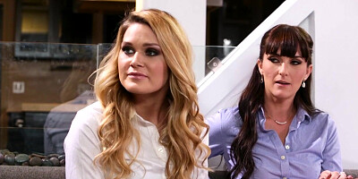 Squirting bitches play in threesome while fingering