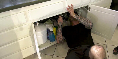 Nia Nacci Sucks Plumber's Big White Dick