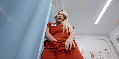 Busty strapon MILF nurse muffdiving lesbian oiled babe
